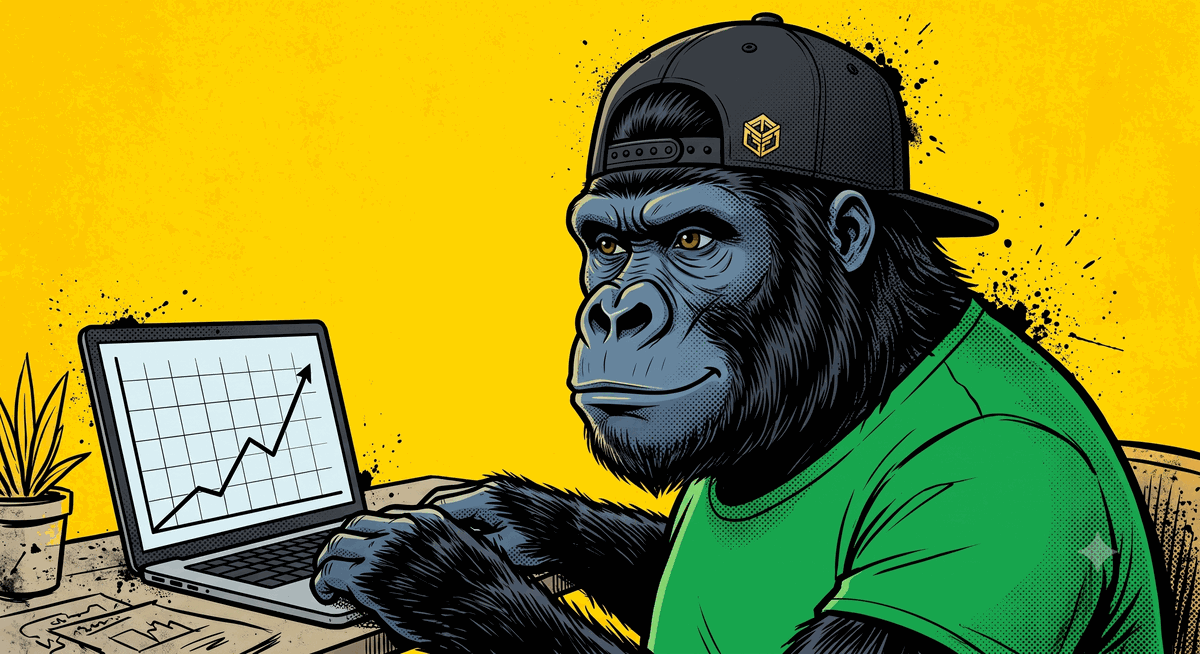 Le gorille mascotte de mfdy.digital assis à un bureau devant un ordinateur portable affichant une courbe plate qui commence à remonter, sur fond jaune, style comic book